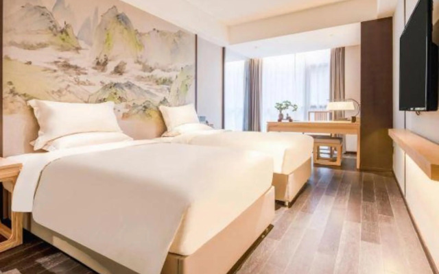 Eight water cloud Habitat Hotel