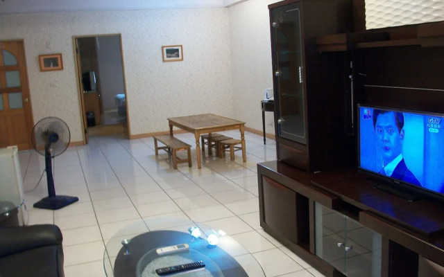 Kinsa Holiday Hotel