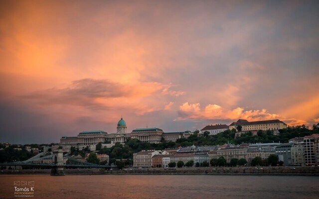 Opera Mezzanine Apartment - Historic Building With High Ceiling, A/c, Free Wifi