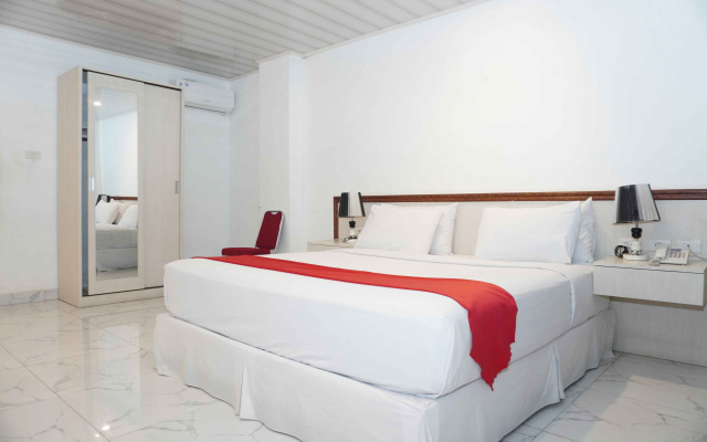 Grand Tamaro Hotel – Guest Rooms – Parapat