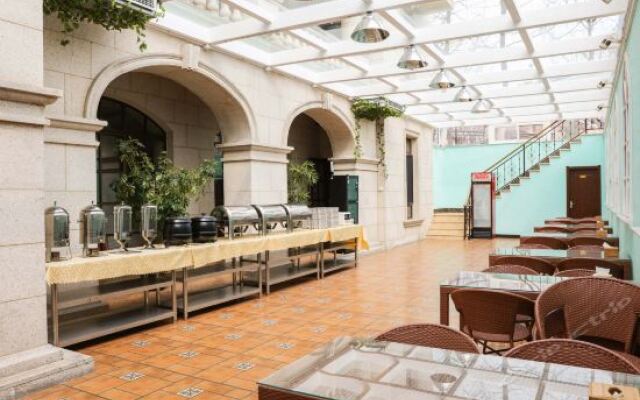 Jinshi Yujing Seaview Hotel (Dalian Jinshitan Discover Kingdom)
