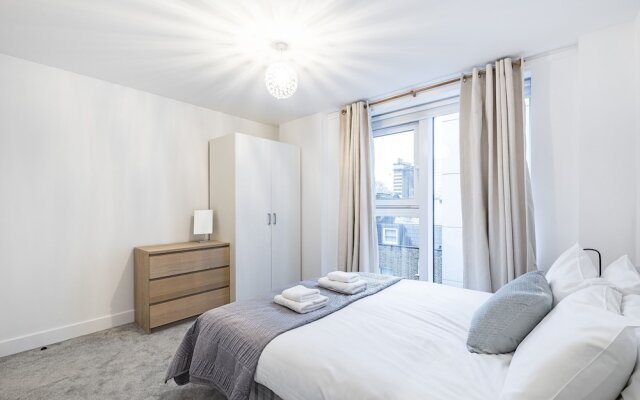 Leonard Street Apartment by Flexystays