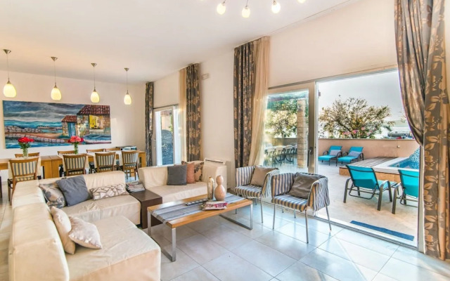 Magnificent Villa in Supetar With Swimming Pool
