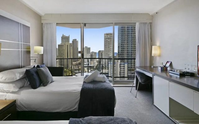 Ocean View 2-bed Studio In the Heart of Surfers – Guest Rooms – Gold Coast