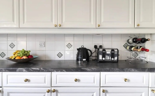 Skyvillion - Valley Way - 3bed House In Stevenage