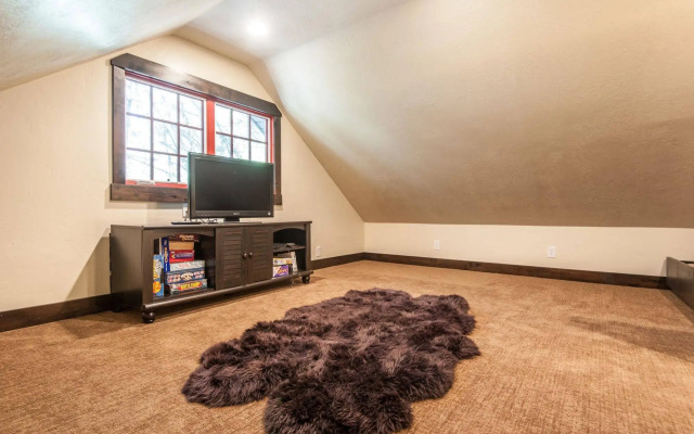 Hideaway Above The Stream