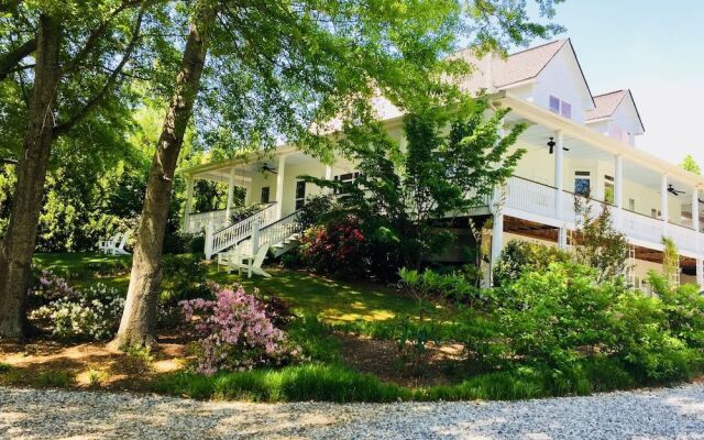 AVA House Bed & Breakfast