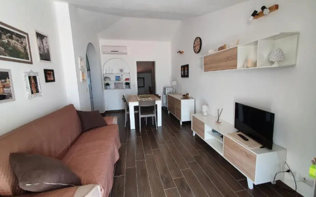 Apartment in Villa a Stone's Throw From the sea Up