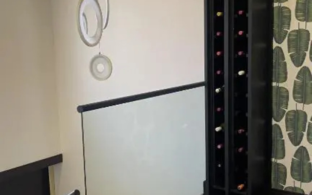 Zet on 9th Avenue (Adults Only)