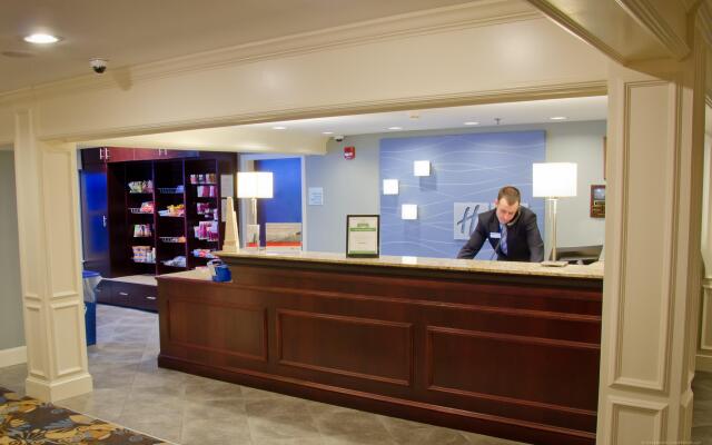 Holiday Inn Express & Suites Merrimack