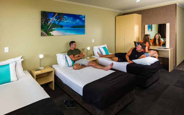Gilligan's Backpackers Hotel & Resort – Guest Rooms – Cairns