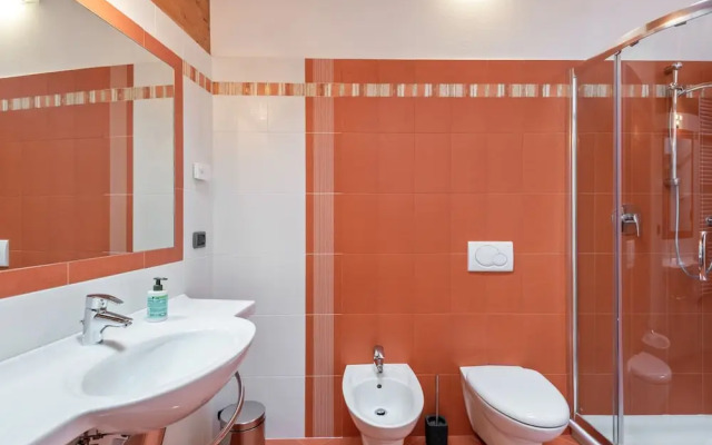 Belvilla by OYO Charming Apartment in Brez With TV