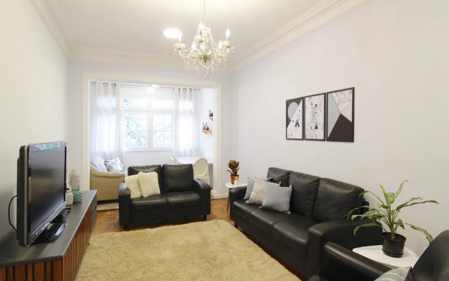 2 Minutes From Copacabana Beach A306