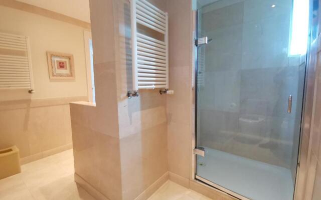 Entire floor parque nacoes prime apartments expo30