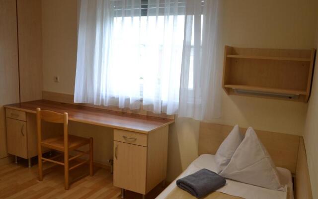 Mladinski dom - Hostel