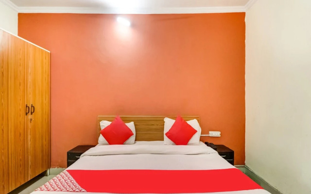 OYO 10877 Hotel R K Residency