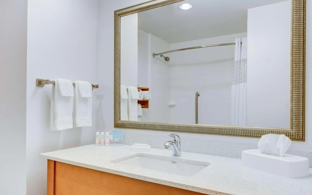 Hampton Inn & Suites Manchester