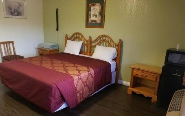 Super 7 Motel