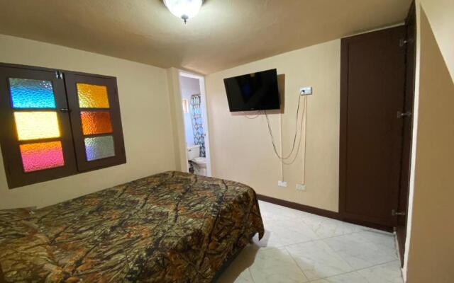 Hostal Hollywood Inn
