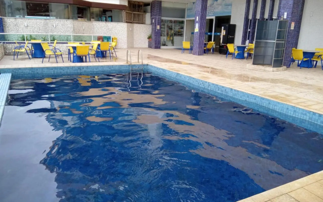 Flat no Farol da Barra 129