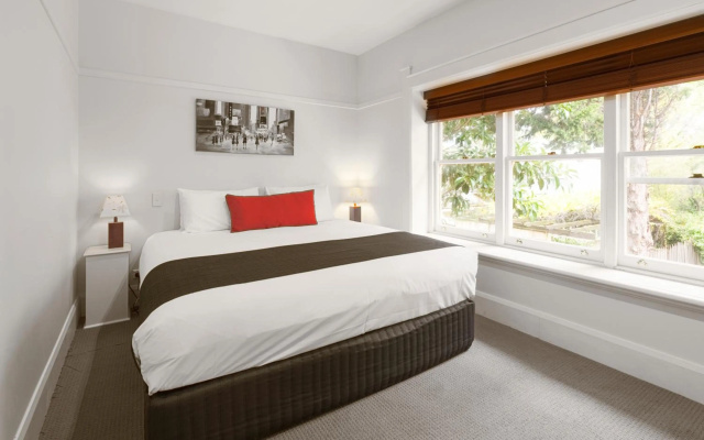 Graham Apartments – Guest Rooms – New Town