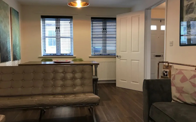 Glastonbury Backpackers at the Crown