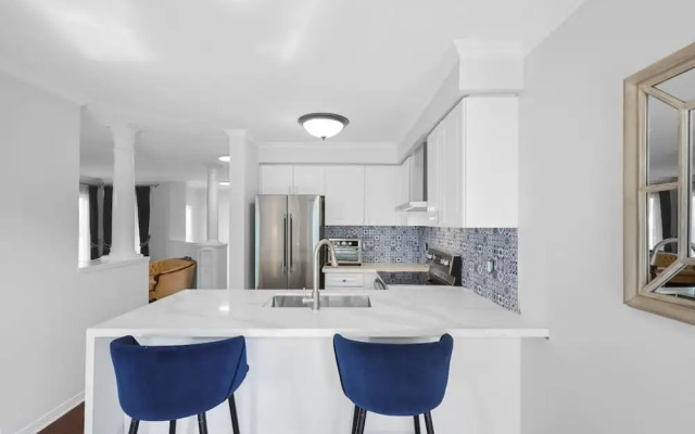 Newly Renovated 3BR in Whitby Family-friendly