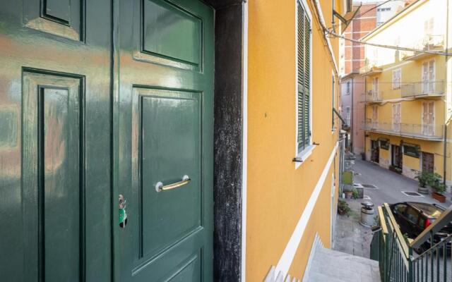 Deiva Marina Central Flat 300 mt from the Station