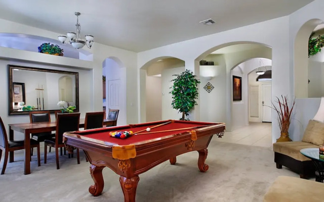 Near Great Shopping & Dining! Pool Table & Games!
