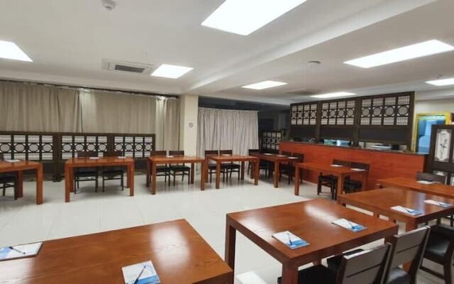 Staybridge Golfview Suites