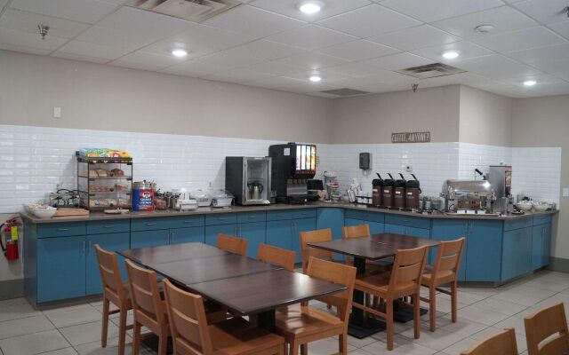 Country Inn & Suites by Radisson, Watertown, SD