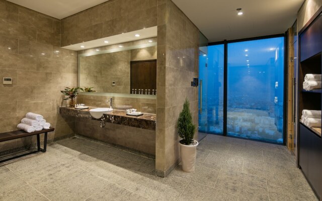 Brand New 2bdr Suite Rooftop Pool