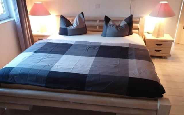 Whirlpool, Fußbodenheizung, Nintendo NES, Netflix, Wintergarten & Workspace