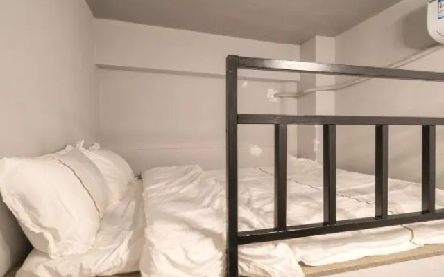 Xishixuan Homestay (Guangzhou Shangxiajiu Pedestrian Street Hualinsi Subway Station)