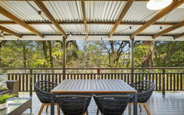 Tranquil 2-bed Family Home With Deck Among Trees