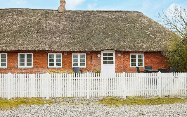 6 Person Holiday Home in Hojer