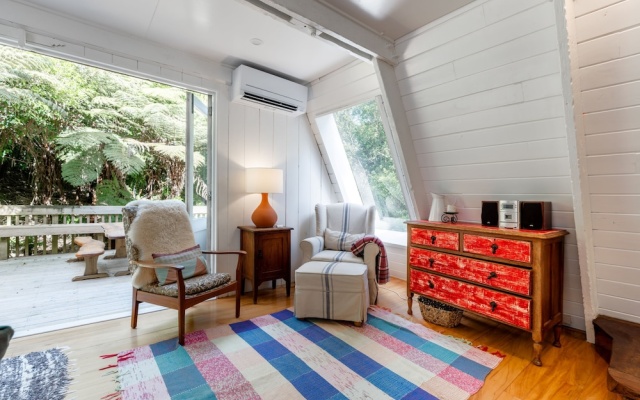 Enchanted Valley - Secret Cottage – Guest Rooms – Palm Beach