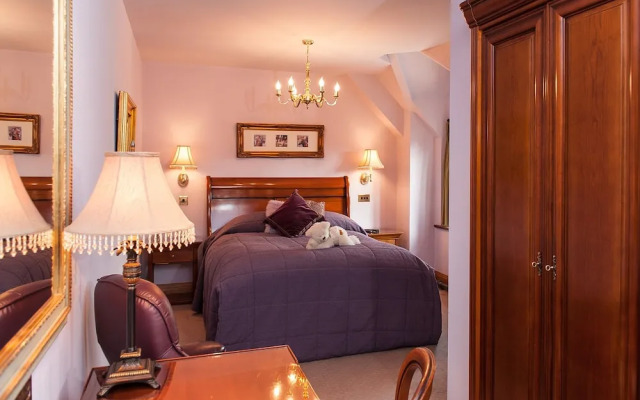 Hillbark Hotel