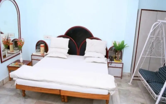 OYO 22053 Krishna Palace