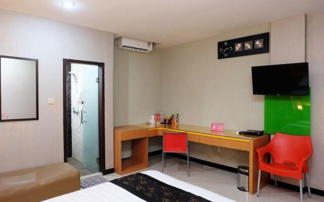 ZEN Rooms Basic D Rainbow near Royal Plaza