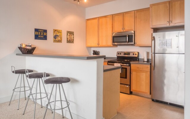 Large 3rd Ward Townhome w Parking
