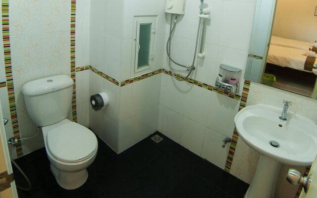 Modern Inn by Saifon