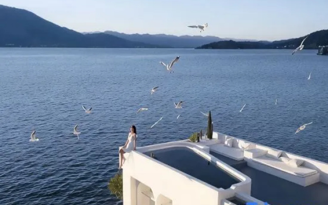 Fuxian Lake · Elephant Bookstore Mountain and Sea Hot Spring Resort (Moon Bay Wetland Park Branch) – Outside – Yuxi