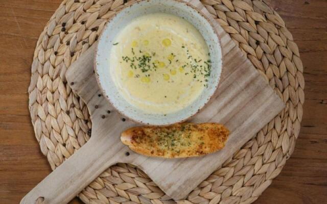 White Wall Riverfront Hotel