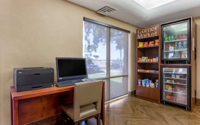 Comfort Inn & Suites Phoenix North / Deer Valley