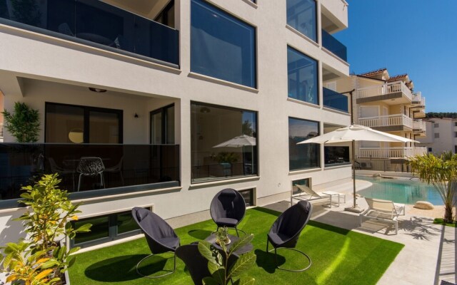 Luxury Apartments Royal M with Pool