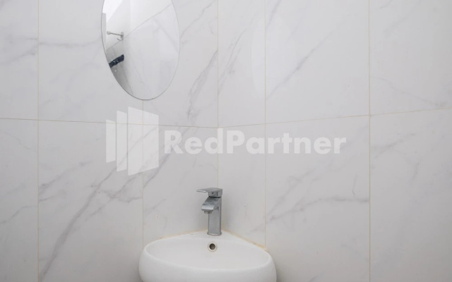 Tentram Guesthouse near Amikom Mitra RedDoorz – Bathroom – Sleman