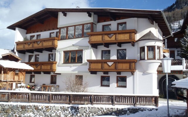 Spacious Apartment near Ski Area in Längenfeld