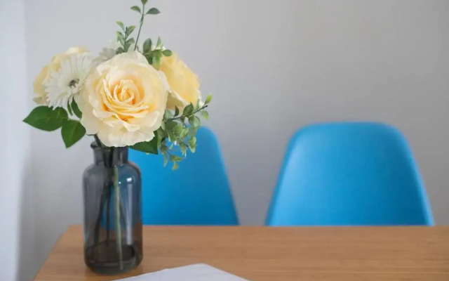 Quiet Residential Apt N/gloucester Road Sleeps 4