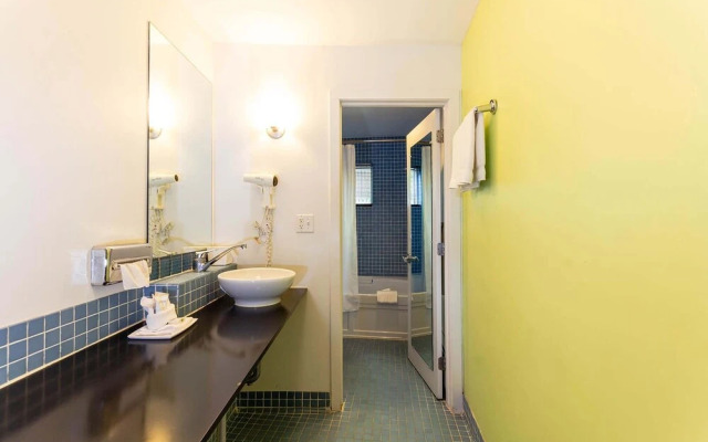 Greenporter Hotel